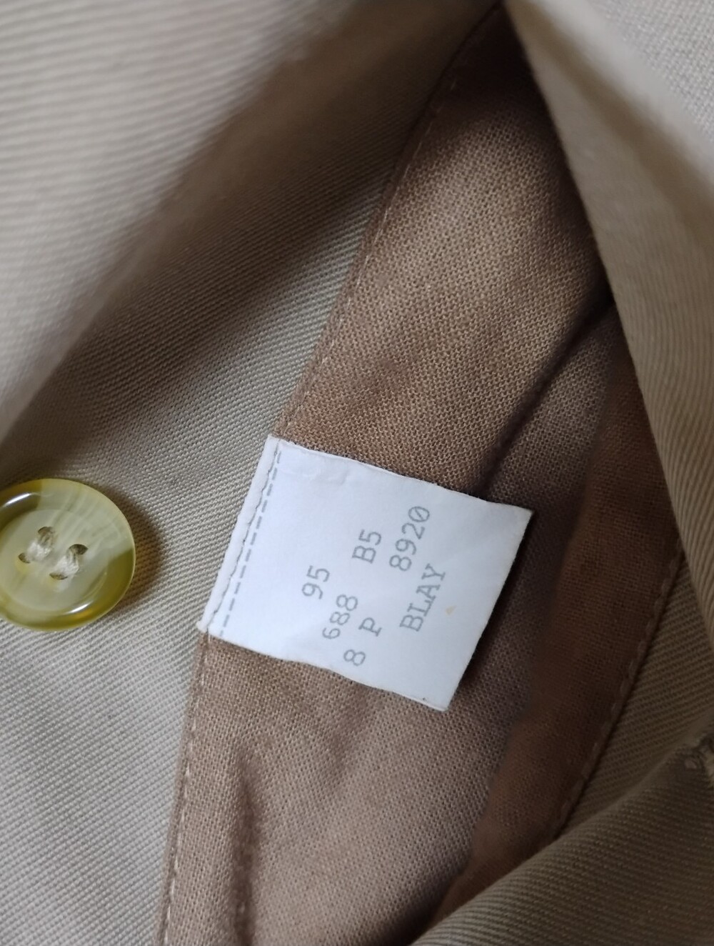Vintage Burberry Tan Single-Breasted Trench Coat - Picture 9 of 12